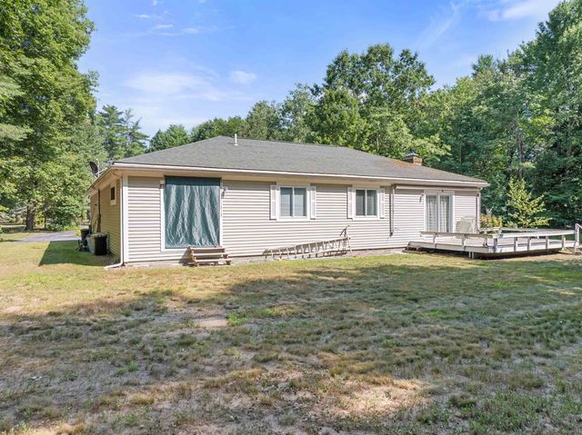 10 Town House Road, New Hampton, NH 03256