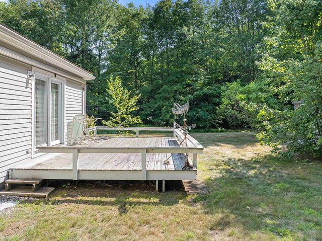 10 Town House Road, New Hampton, NH 03256
