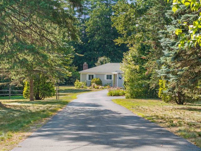 10 Town House Road, New Hampton, NH 03256