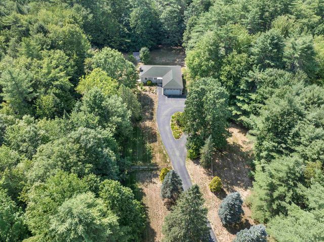 10 Town House Road, New Hampton, NH 03256