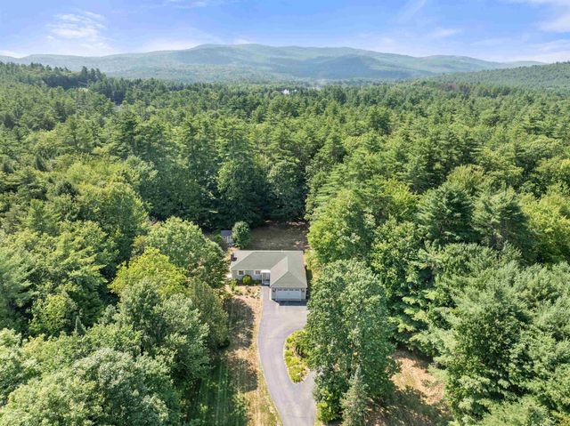 10 Town House Road, New Hampton, NH 03256