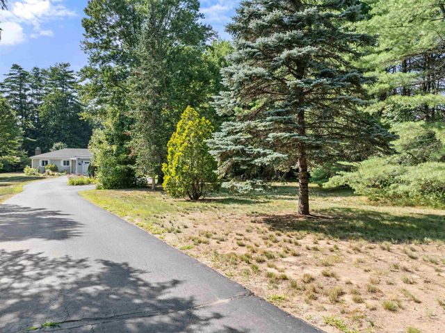 10 Town House Road, New Hampton, NH 03256