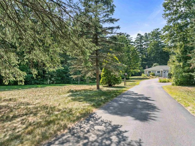 10 Town House Road, New Hampton, NH 03256