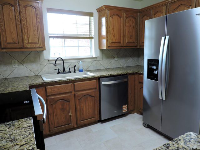 525 Peach Tree Road, Gun Barrel City, TX 75156