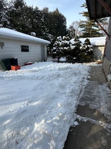 1634 S 10th STREET, Manitowoc, WI 54220