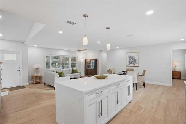 7035 14TH STREET S, St Petersburg, FL 33705