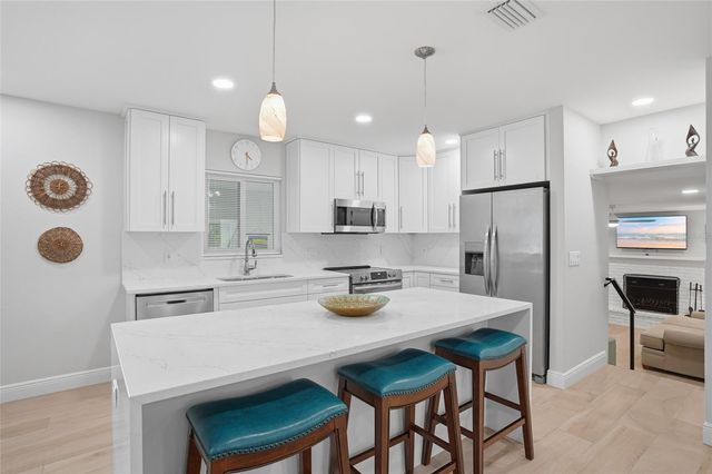 7035 14TH STREET S, St Petersburg, FL 33705