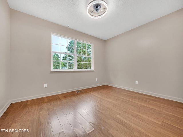 210 N Clark St, Sweetwater, TN 37874