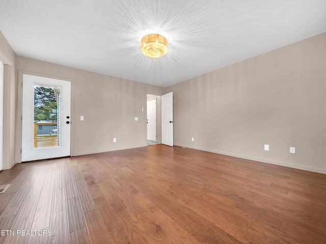 210 N Clark St, Sweetwater, TN 37874