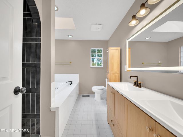 210 N Clark St, Sweetwater, TN 37874