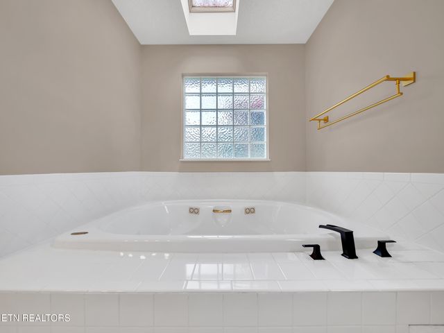 210 N Clark St, Sweetwater, TN 37874