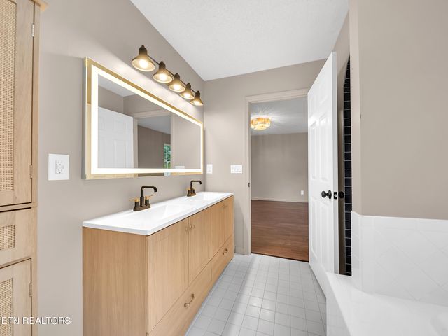 210 N Clark St, Sweetwater, TN 37874