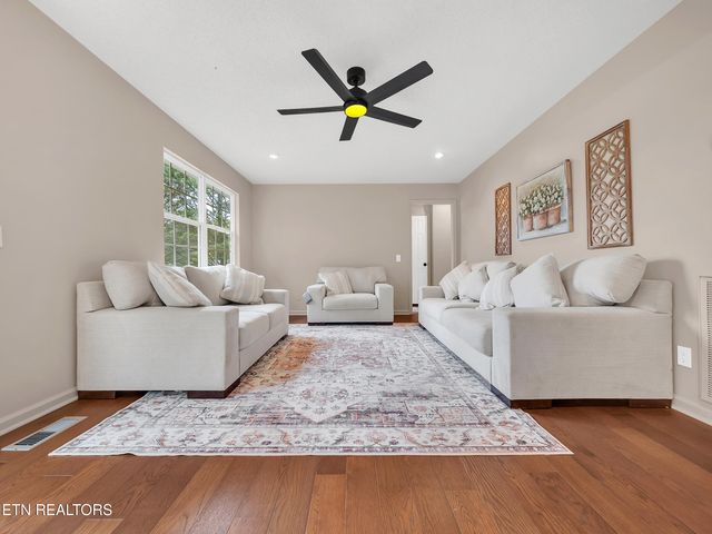 210 N Clark St, Sweetwater, TN 37874
