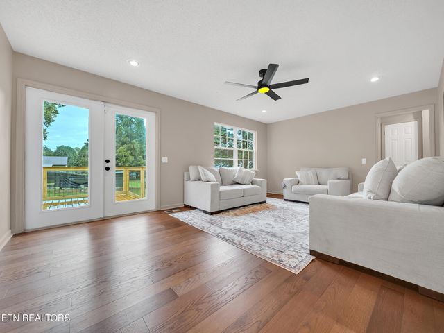 210 N Clark St, Sweetwater, TN 37874