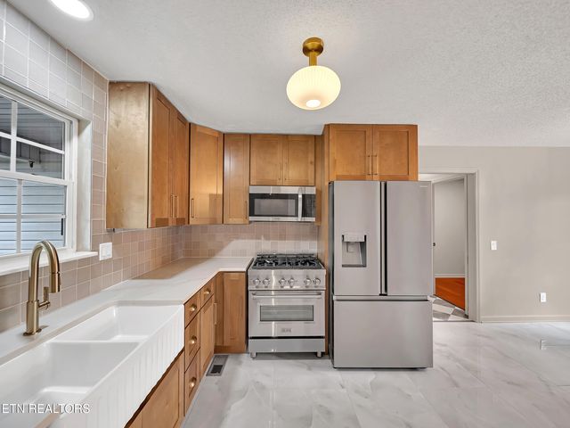 210 N Clark St, Sweetwater, TN 37874