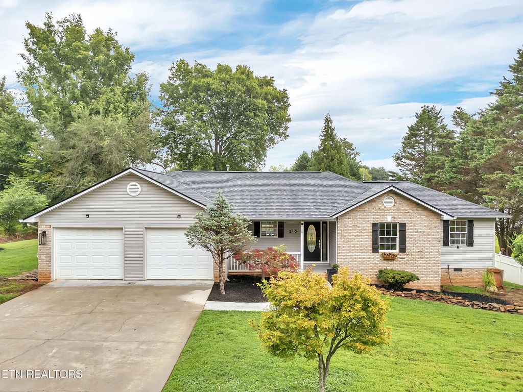 210 N Clark St, Sweetwater, TN 37874