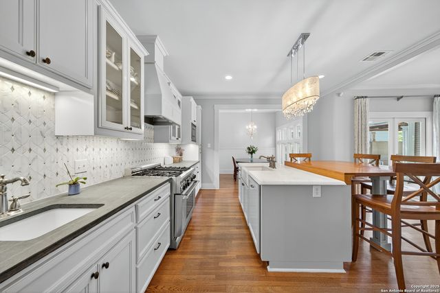 929 Cambridge Oval, San Antonio, TX 78209