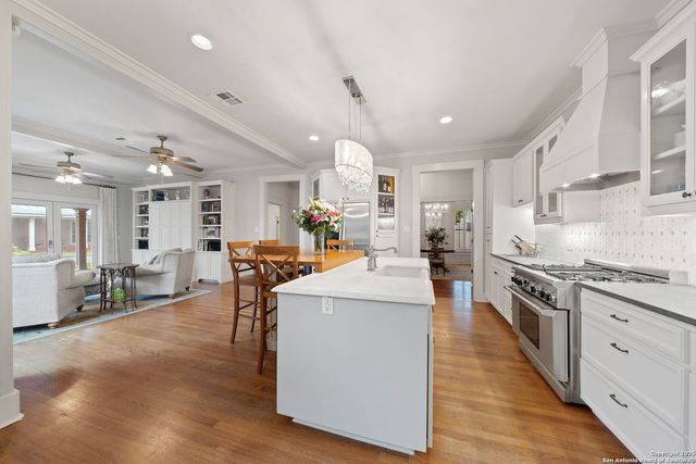 929 Cambridge Oval, San Antonio, TX 78209