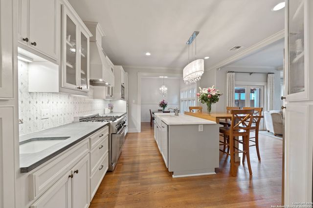 929 Cambridge Oval, San Antonio, TX 78209