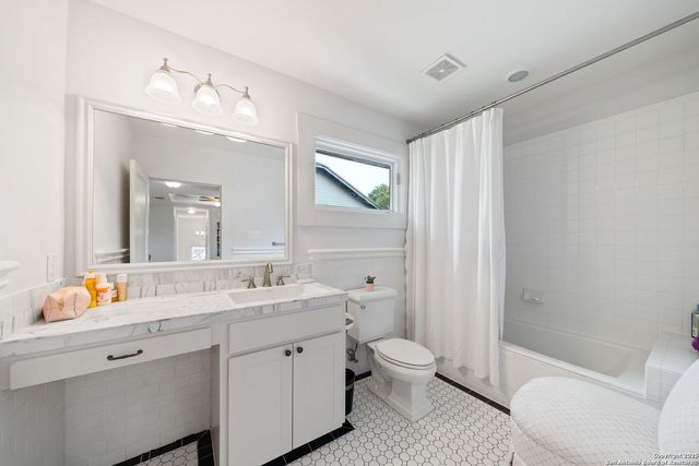 929 Cambridge Oval, San Antonio, TX 78209