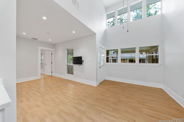 929 Cambridge Oval, San Antonio, TX 78209