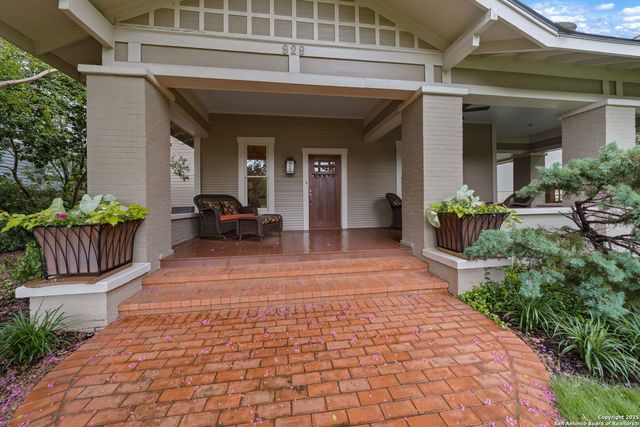 929 Cambridge Oval, San Antonio, TX 78209