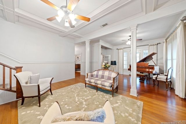 929 Cambridge Oval, San Antonio, TX 78209