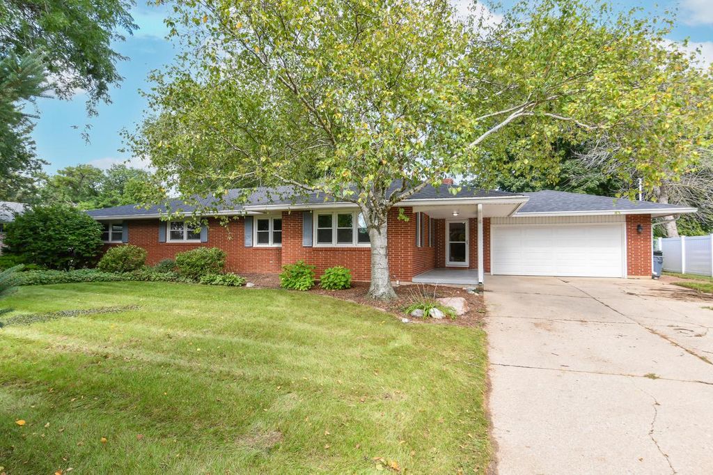 W7478 Pleasant STREET, Delavan, WI 53115