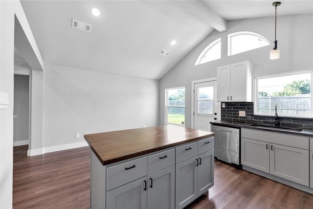 416 Cross Cut Drive, Arlington, TX 76018
