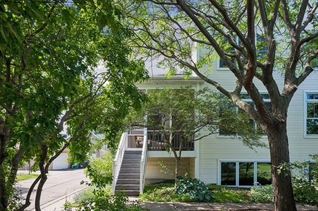 2433 Columbus Court, Minneapolis, MN 55404