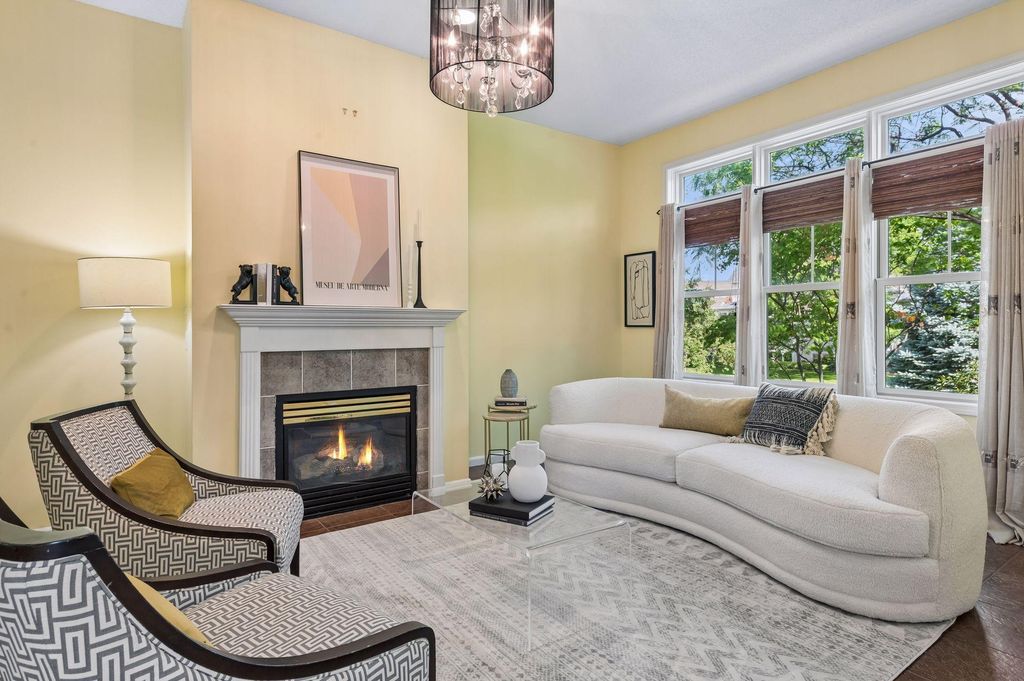2433 Columbus Court, Minneapolis, MN 55404 — photo 4