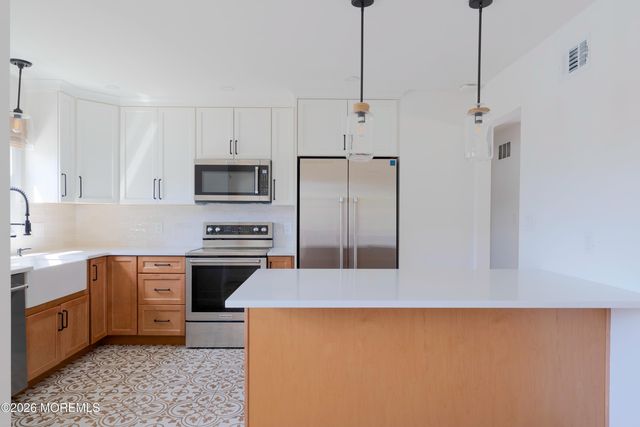 8 Woolley Street, Monmouth Beach, NJ 07750