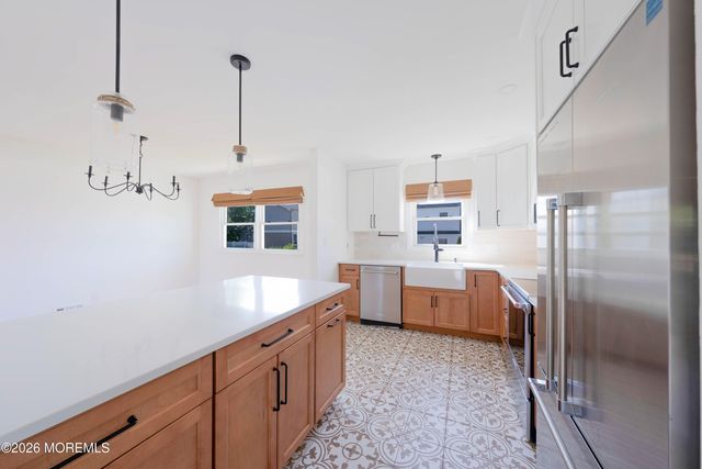 8 Woolley Street, Monmouth Beach, NJ 07750