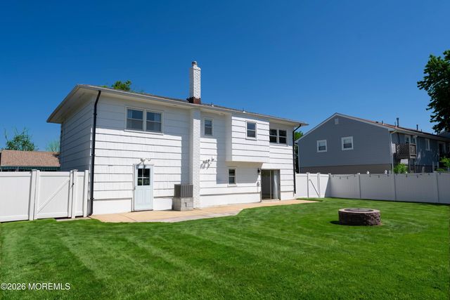8 Woolley Street, Monmouth Beach, NJ 07750