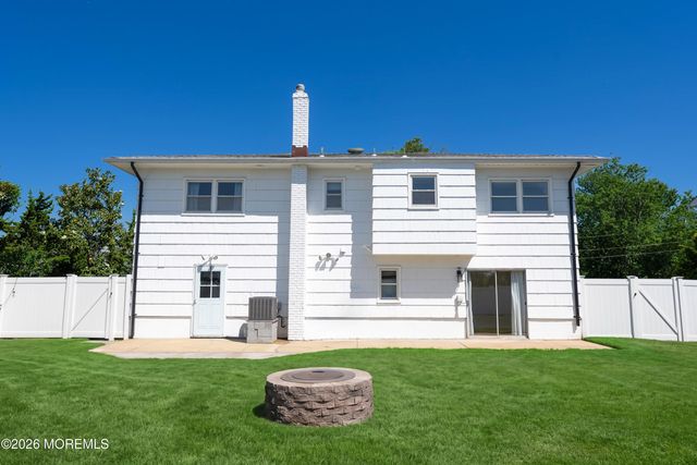 8 Woolley Street, Monmouth Beach, NJ 07750