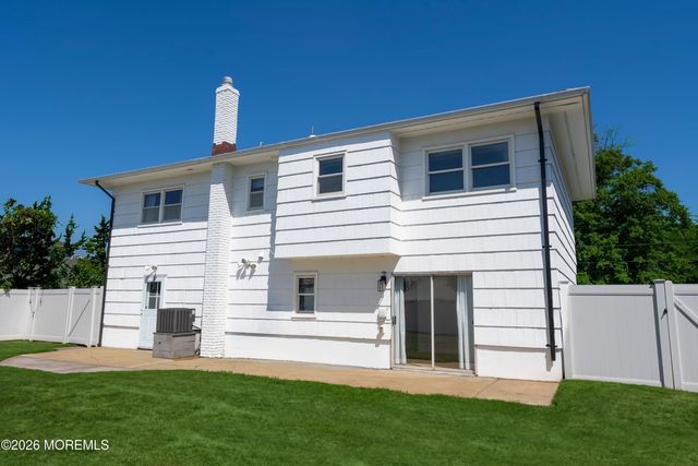 8 Woolley Street, Monmouth Beach, NJ 07750