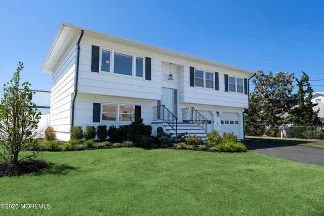 8 Woolley Street, Monmouth Beach, NJ 07750