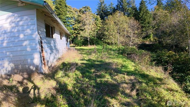 105 E Valley Road, Skamokawa, WA 98647