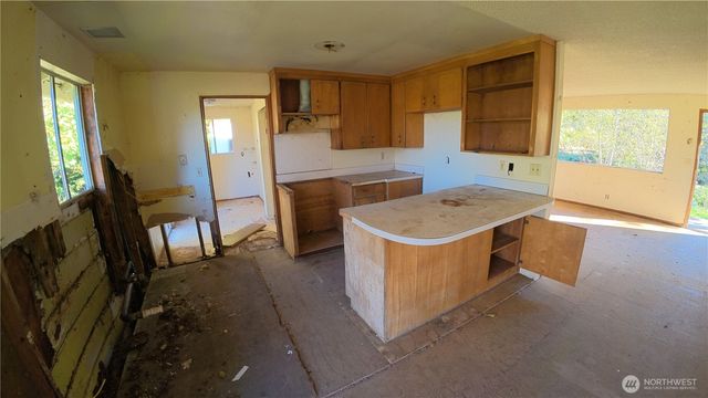 105 E Valley Road, Skamokawa, WA 98647