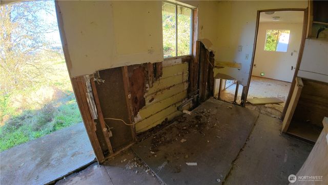 105 E Valley Road, Skamokawa, WA 98647