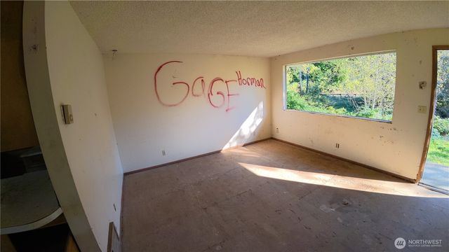 105 E Valley Road, Skamokawa, WA 98647