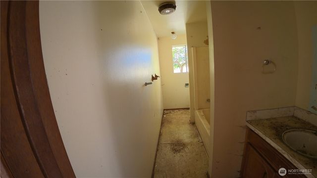 105 E Valley Road, Skamokawa, WA 98647