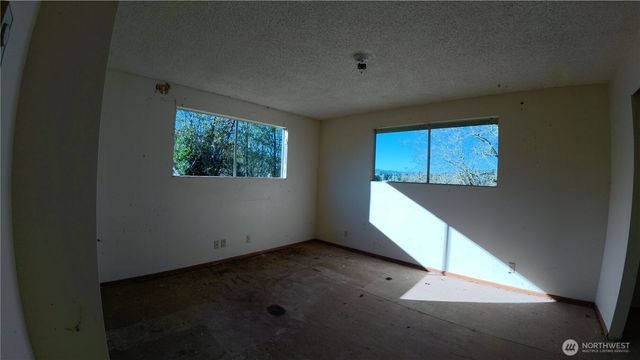 105 E Valley Road, Skamokawa, WA 98647