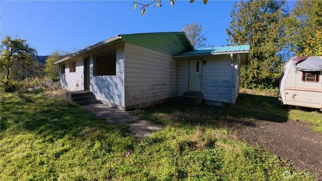 105 E Valley Road, Skamokawa, WA 98647