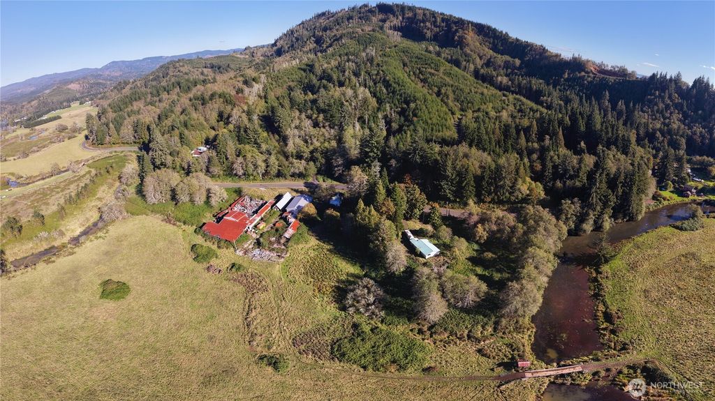 105 E Valley Road, Skamokawa, WA 98647