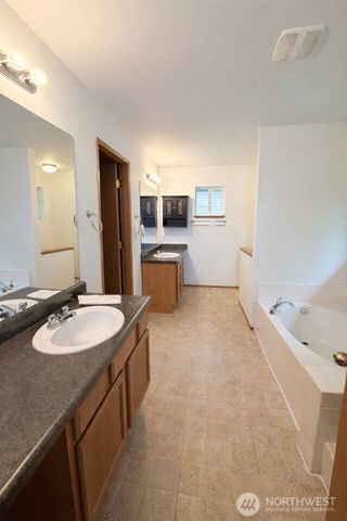 615 Monarch Boulevard, Mount Vernon, WA 98273