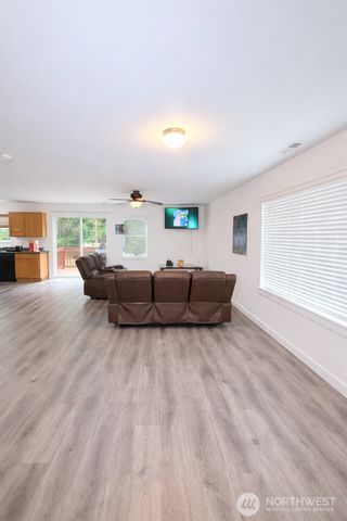 615 Monarch Boulevard, Mount Vernon, WA 98273