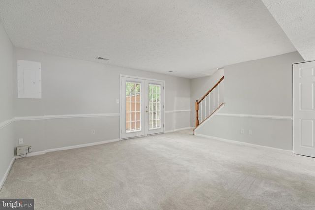 3601 WHARF LN, Triangle, VA 22172