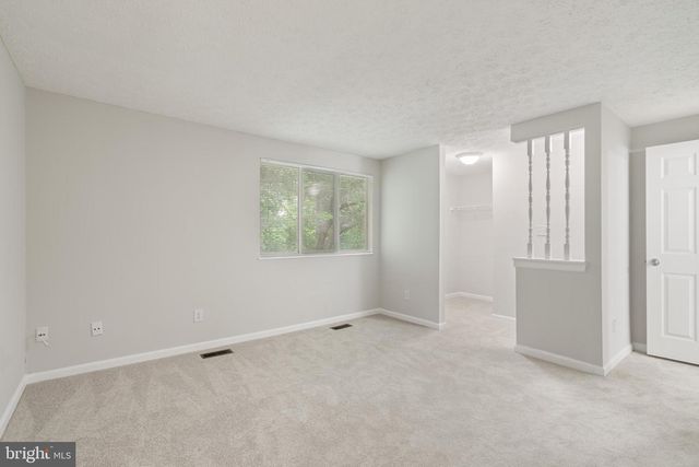3601 WHARF LN, Triangle, VA 22172