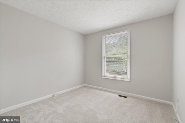 3601 WHARF LN, Triangle, VA 22172